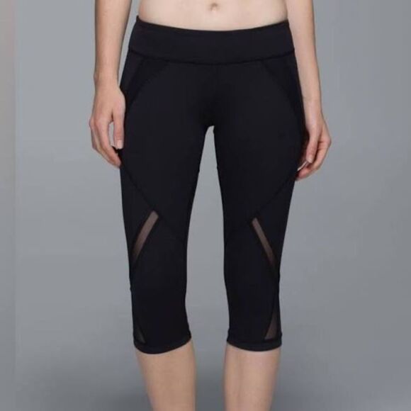 Lululemon Cool to Street Crop With Mesh Panels - Great Condition Sz 2 - Picture 1 of 8